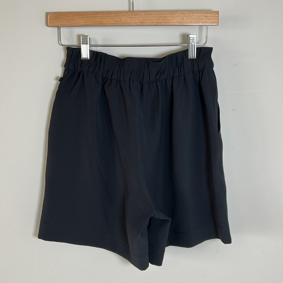 Lululemon Noir Short 5.5 inch Black High Waist Tie Flowy Travel Wrinkle Free 6 - Picture 8 of 13